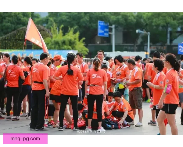 全城热跑！马拉松挑战赛，闪耀城市，一路向前。