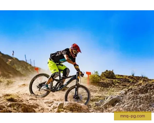 山地车比赛：速度与激情的极限挑战